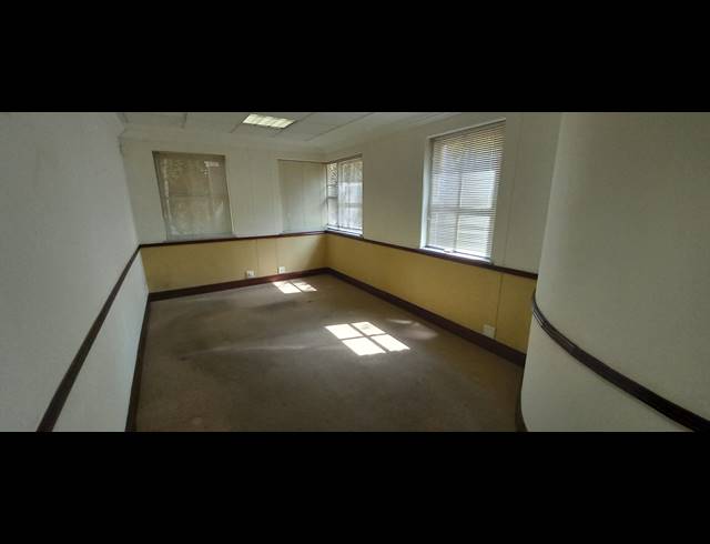 111M² OFFICE TO LET IN BRYANSTON